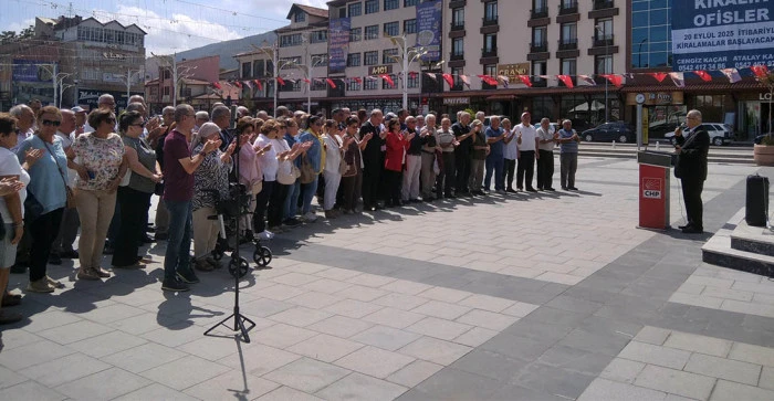 CHP’nin 102. Kuruluş Yıldönümü Akşehir’de Coşkuyla Kutlandı