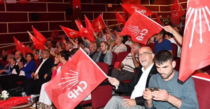 CHP’nin 102. Kuruluş Yıldönümü Akşehir’de Coşkuyla Kutlandı