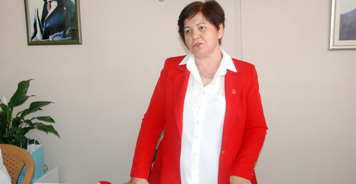 Akşehir CHP Kadınlara Çiçek Dağıttı
