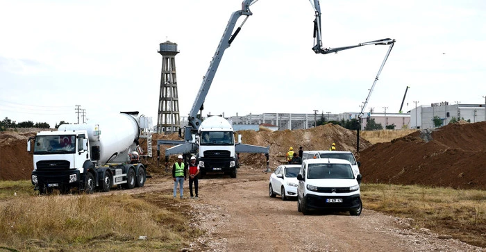 AKŞEHİR OSB&rsquo;DE &Ccedil;ARKLAR DAHA DA B&Uuml;Y&Uuml;YECEK: YENİ YATIRIMLARIN TEMELİ ATILDI