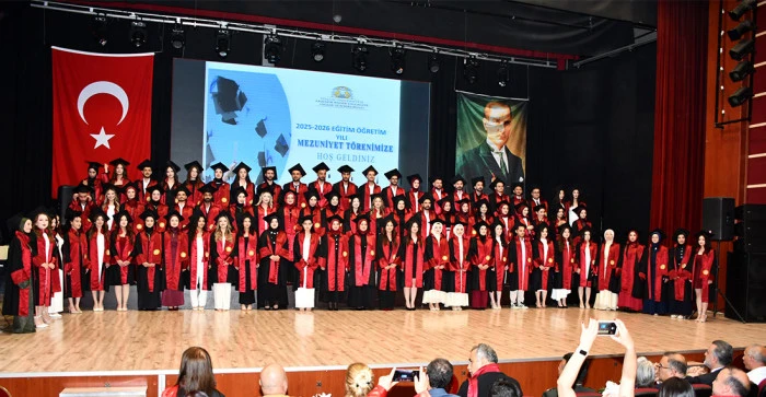 AKŞEHİR KADİR YALLAG&Ouml;Z SAĞLIK Y&Uuml;KSEKOKULU&rsquo;NDA MEZUNİYET SEVİNCİ