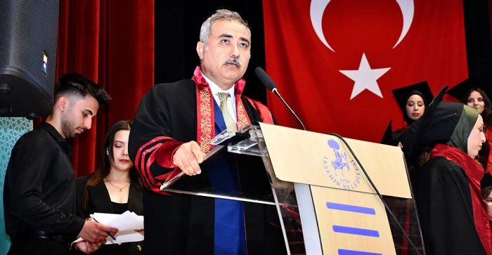 AKŞEHİR KADİR YALLAG&Ouml;Z SAĞLIK Y&Uuml;KSEKOKULU&rsquo;NDA MEZUNİYET SEVİNCİ