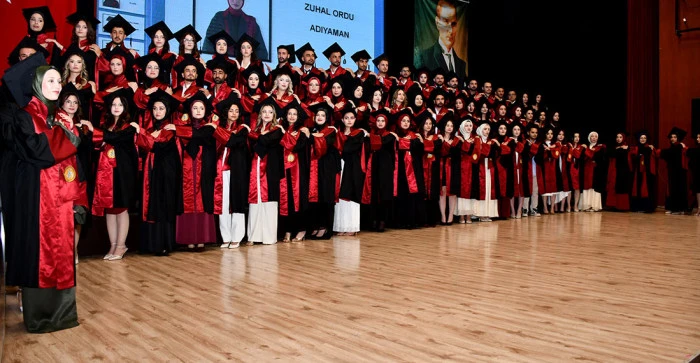 AKŞEHİR KADİR YALLAG&Ouml;Z SAĞLIK Y&Uuml;KSEKOKULU&rsquo;NDA MEZUNİYET SEVİNCİ