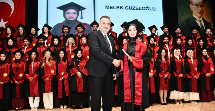 AKŞEHİR KADİR YALLAG&Ouml;Z SAĞLIK Y&Uuml;KSEKOKULU&rsquo;NDA MEZUNİYET SEVİNCİ