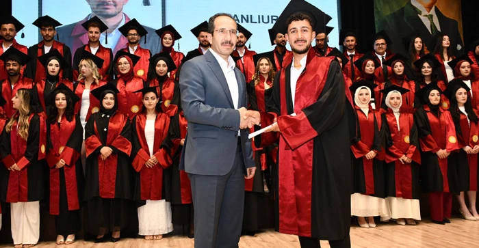 AKŞEHİR KADİR YALLAG&Ouml;Z SAĞLIK Y&Uuml;KSEKOKULU&rsquo;NDA MEZUNİYET SEVİNCİ