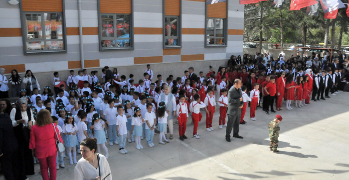 Bu Yıl 23 Nisan Kutlamalarının Adresi Akşehir İlkokulu Oldu