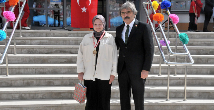 Bu Yıl 23 Nisan Kutlamalarının Adresi Akşehir İlkokulu Oldu