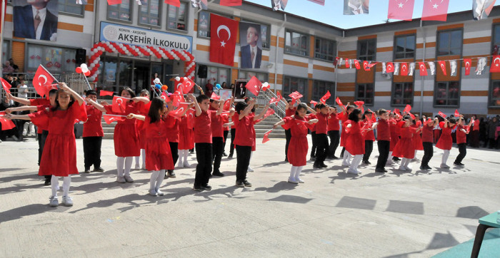 Bu Yıl 23 Nisan Kutlamalarının Adresi Akşehir İlkokulu Oldu
