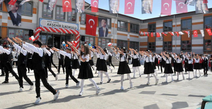 Bu Yıl 23 Nisan Kutlamalarının Adresi Akşehir İlkokulu Oldu