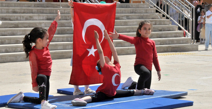Bu Yıl 23 Nisan Kutlamalarının Adresi Akşehir İlkokulu Oldu