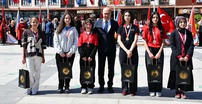 AKŞEHİR'DE 19 MAYIS COŞKUSU