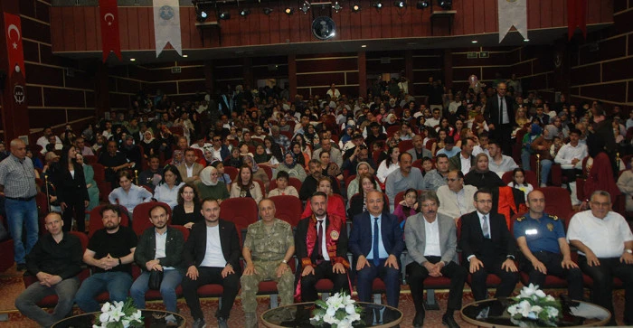 Akşehir MYO’da Mezuniyet Sevinci