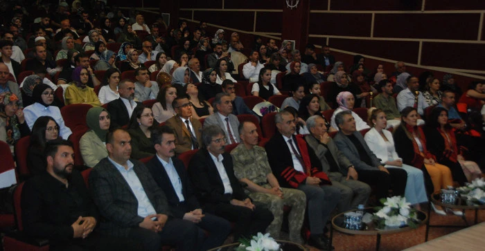 Akşehir Kadir Yallagöz Sağlık Yüksekokulu’nda Mezuniyet Sevinci