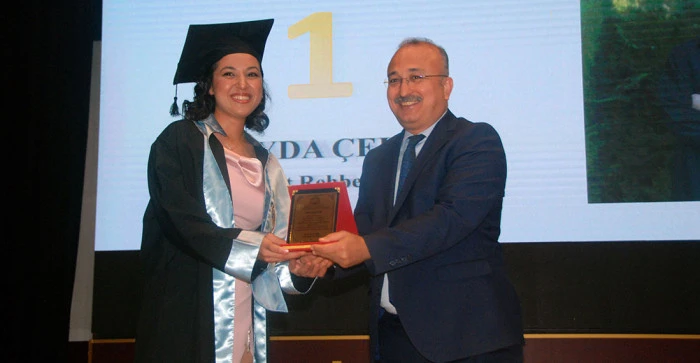 Akşehir MYO’da Mezuniyet Sevinci