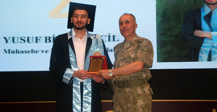 Akşehir MYO’da Mezuniyet Sevinci
