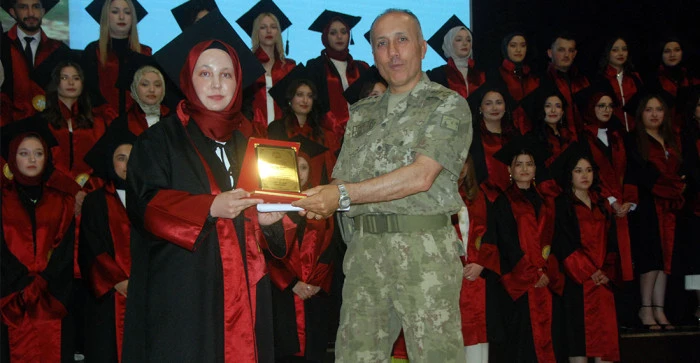 Akşehir Kadir Yallagöz Sağlık Yüksekokulu’nda Mezuniyet Sevinci