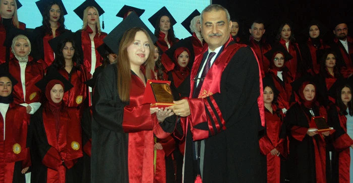 Akşehir Kadir Yallagöz Sağlık Yüksekokulu’nda Mezuniyet Sevinci