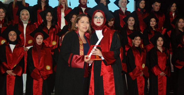 Akşehir Kadir Yallagöz Sağlık Yüksekokulu’nda Mezuniyet Sevinci