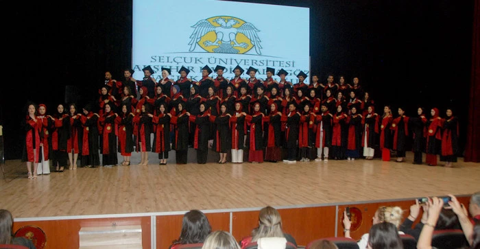 Akşehir Kadir Yallagöz Sağlık Yüksekokulu’nda Mezuniyet Sevinci