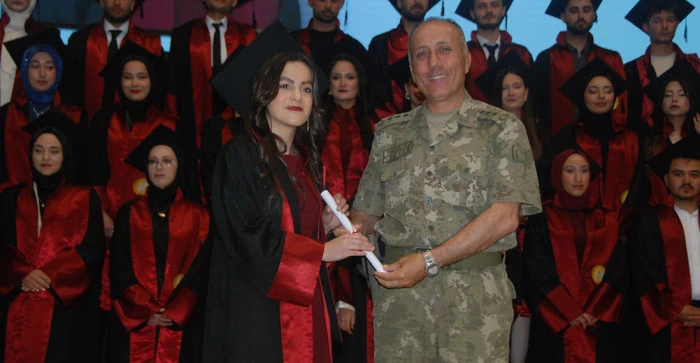 Akşehir Kadir Yallagöz Sağlık Yüksekokulu’nda Mezuniyet Sevinci