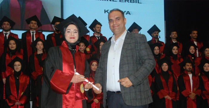 Akşehir Kadir Yallagöz Sağlık Yüksekokulu’nda Mezuniyet Sevinci