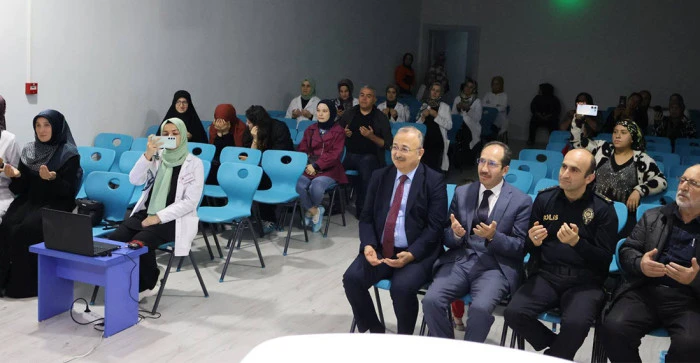 Akşehir’de Roman Çocuklara Yönelik Açılan Kur’an Kursu Kapanış Programıyla Sona Erdi