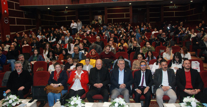 AKM’de Şiirler Müzik Nağmeleriyle Ziyafete Dönüştü