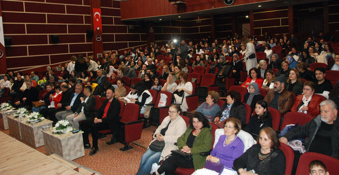 AKM’de Şiirler Müzik Nağmeleriyle Ziyafete Dönüştü