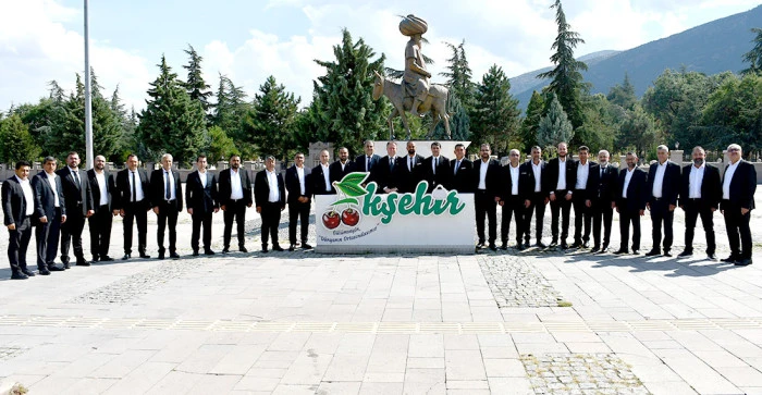 ENDER KALKAN&rsquo;DAN İKİNCİ D&Ouml;NEM İ&Ccedil;İN G&Uuml;&Ccedil;L&Uuml; ADIM! ADAYLIĞINI NASREDDİN HOCA&rsquo;NIN HUZURUNDA A&Ccedil;IKLADI