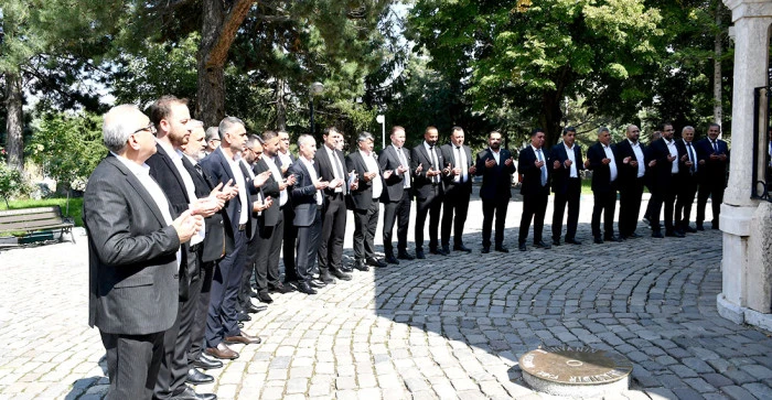 ENDER KALKAN&rsquo;DAN İKİNCİ D&Ouml;NEM İ&Ccedil;İN G&Uuml;&Ccedil;L&Uuml; ADIM! ADAYLIĞINI NASREDDİN HOCA&rsquo;NIN HUZURUNDA A&Ccedil;IKLADI