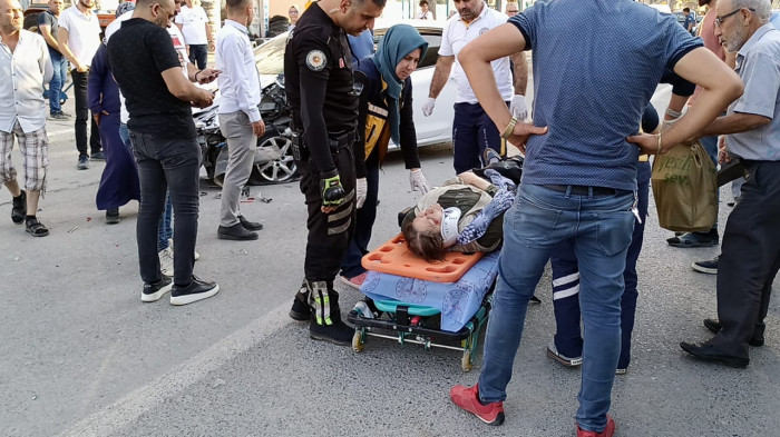 Yaşlı Kadına Çarpmamak İçin Kaza Yaptı