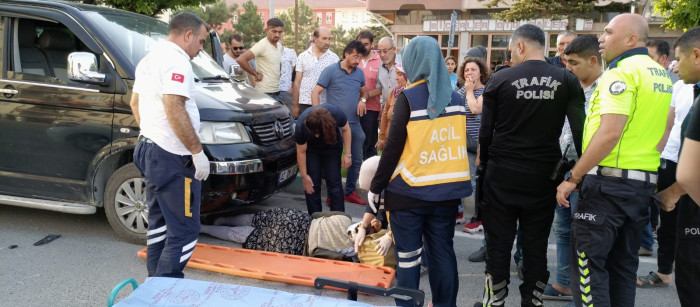 Yaşlı Kadına Çarpmamak İçin Kaza Yaptı