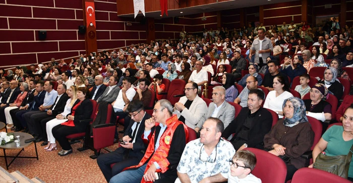 AKŞEHİR MESLEK Y&Uuml;KSEKOKULU&rsquo;NDA 36. MEZUNİYET COŞKUSU