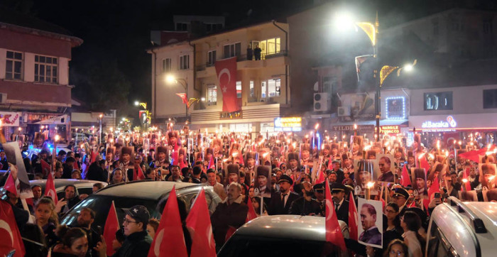 Akşehir Cumhuriyet Coşkusunu Fener Alayı İle Yaşadı