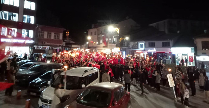 Akşehir Cumhuriyet Coşkusunu Fener Alayı İle Yaşadı