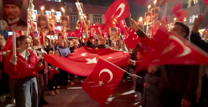 Akşehir Cumhuriyet Coşkusunu Fener Alayı İle Yaşadı