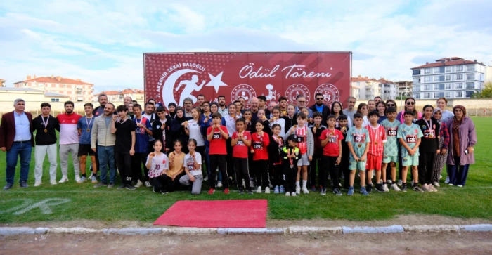7. Zekai Baloğlu Atletizm Yarışması'nda Gençlerden Büyük Mücadele