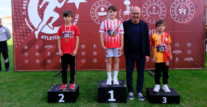 7. Zekai Baloğlu Atletizm Yarışması'nda Gençlerden Büyük Mücadele