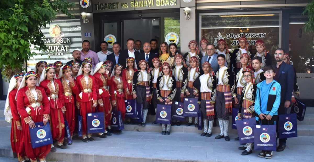 Akşehir Ticaret ve Sanayi Odası’ndan Atatürk Ortaokulu Halk Oyunları Ekibine Ödül