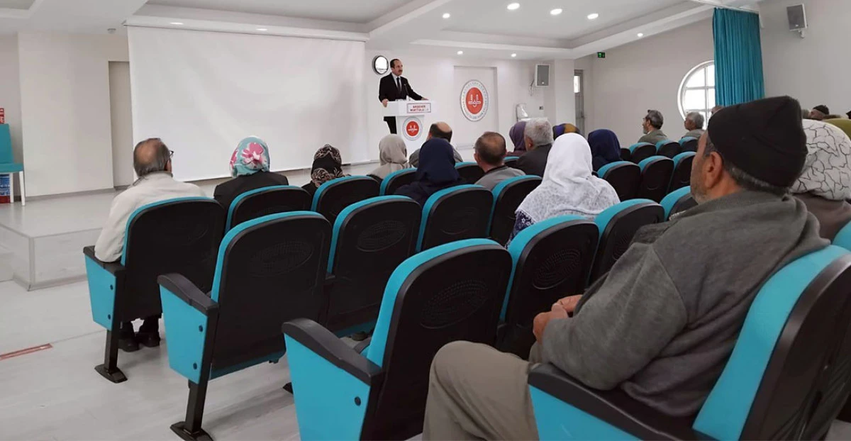 Akşehir’de 2025 Yılı Hac Eğitim Semineri Gerçekleştirildi