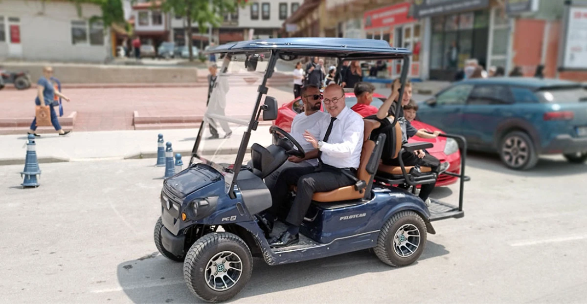 Başkan Köksal’dan Gençlere Golf Araçlarıyla Akşehir Turu