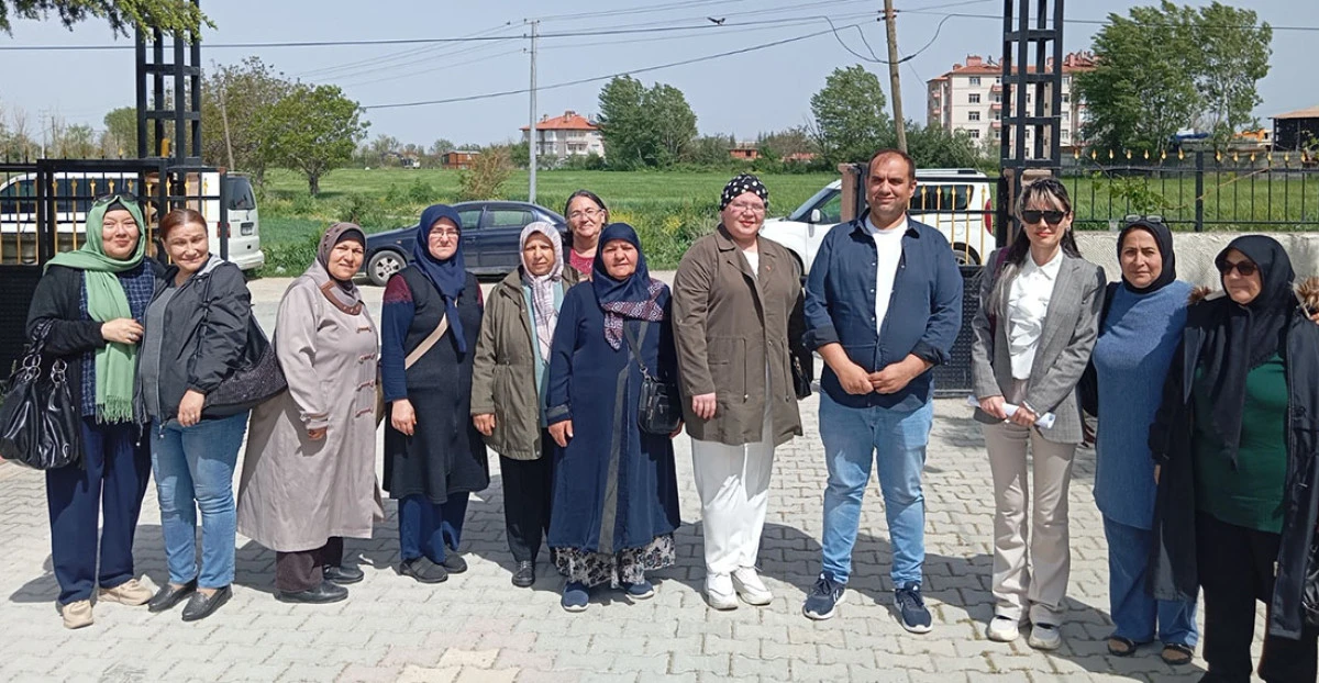 Batı Cephesi Kadınları’ndan Sevgi Evlerine Ziyaret