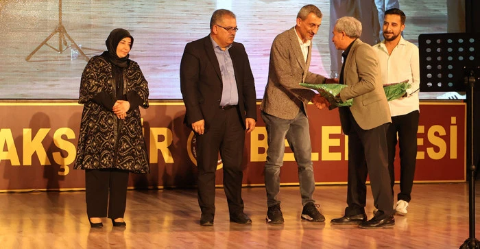 Akşehir Hasan Sağındık Konseri ve Şiirlerle Dolu Bir Akşam Yaşadı