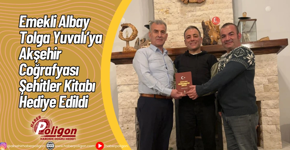 Emekli Albay Tolga Yuvalı&rsquo;ya Akşehir Coğrafyası Şehitler Kitabı Hediye Edildi
