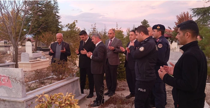 Yunak Kaymakamı Taşavlı ve Belediye Başkanı Günaltay Şehit Ailesini Ziyaret Etti