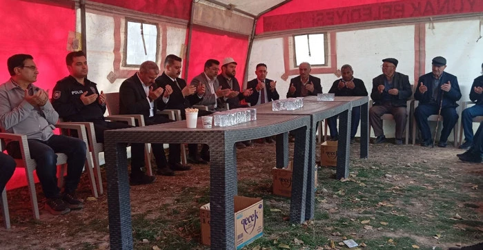 Yunak Kaymakamı Taşavlı ve Belediye Başkanı Günaltay Şehit Ailesini Ziyaret Etti