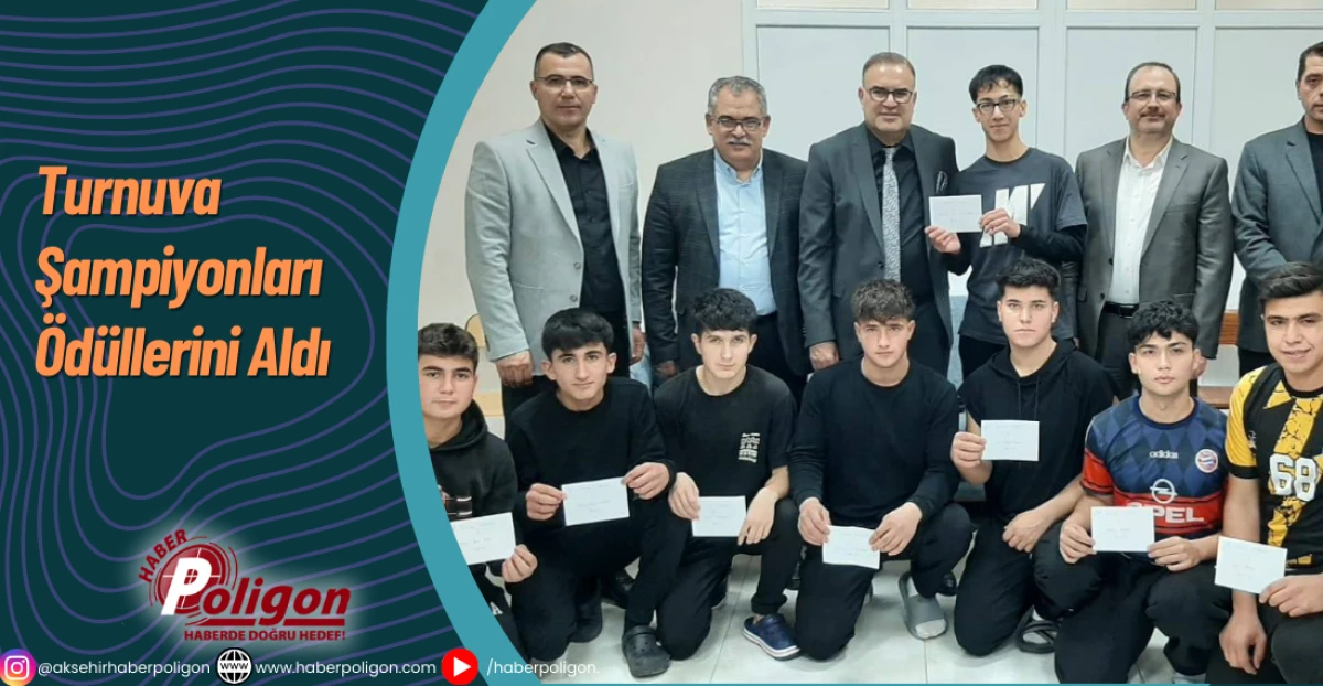 Turnuva Şampiyonları &Ouml;d&uuml;llerini Aldı