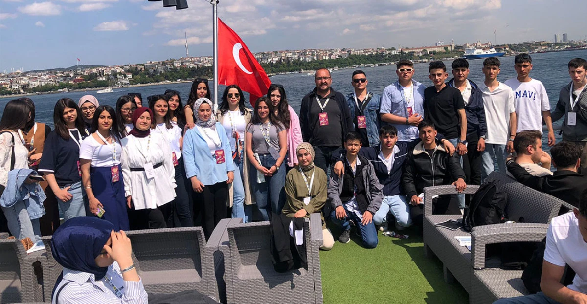 Yunaklı Öğrenciler İstanbul'u Gezdi