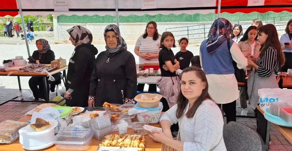 Yunak'ta 3 Günde 3 Okuldan Kermes