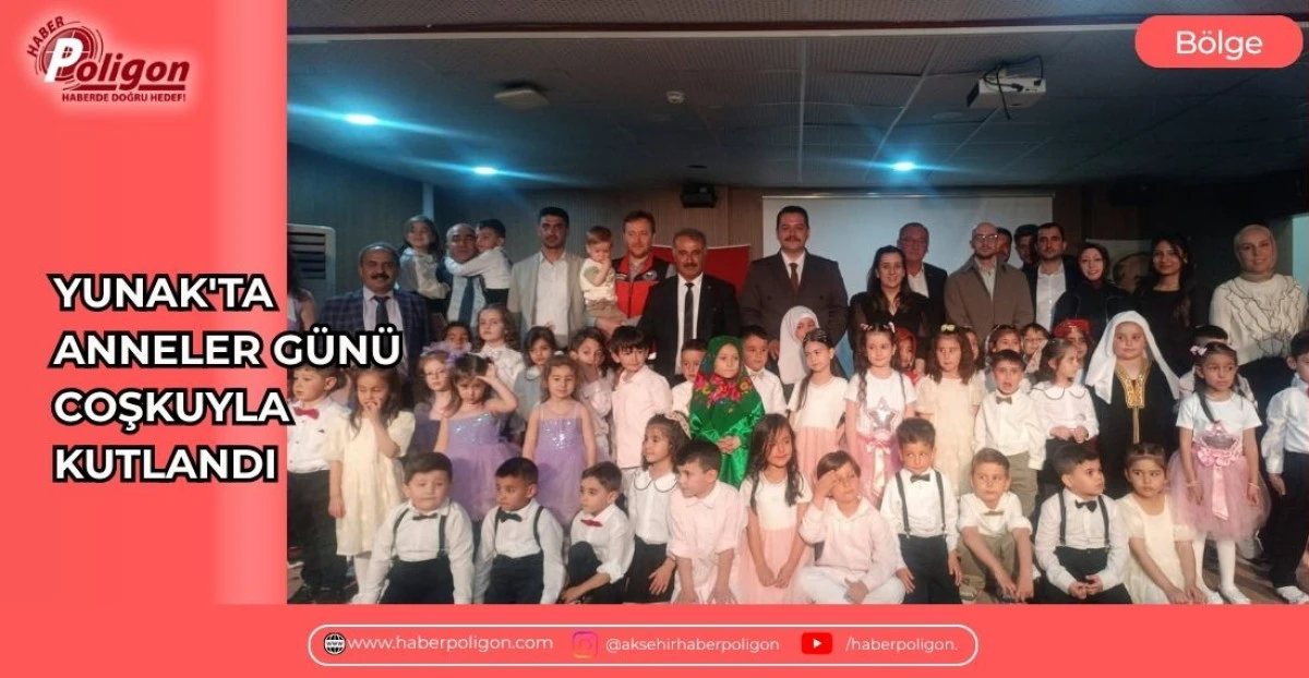 YUNAK'TA ANNELER G&Uuml;N&Uuml; COŞKUYLA KUTLANDI